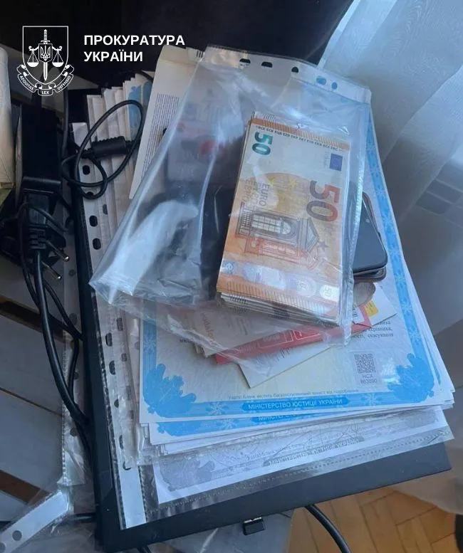 Дніпровський шахрай підробив паспорт директора та привласнив 20 мільйонів