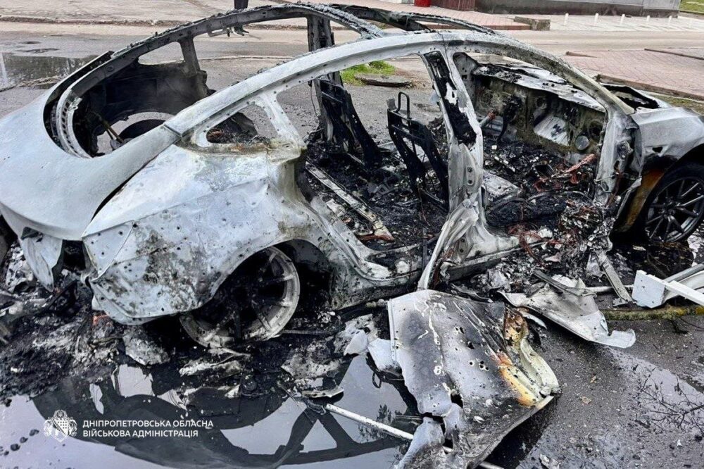 Нові удари по Нікополю: вибухи, пожежа та постраждалі у свіжих атаках окупантів (відео)
