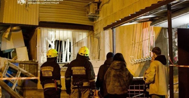 "Трагедія в Дніпрі: 8 багатоповерхівок зазнали пошкоджень внаслідок ракетного удару РФ, повідомили в обласній військовій адміністрації про постраждалих".