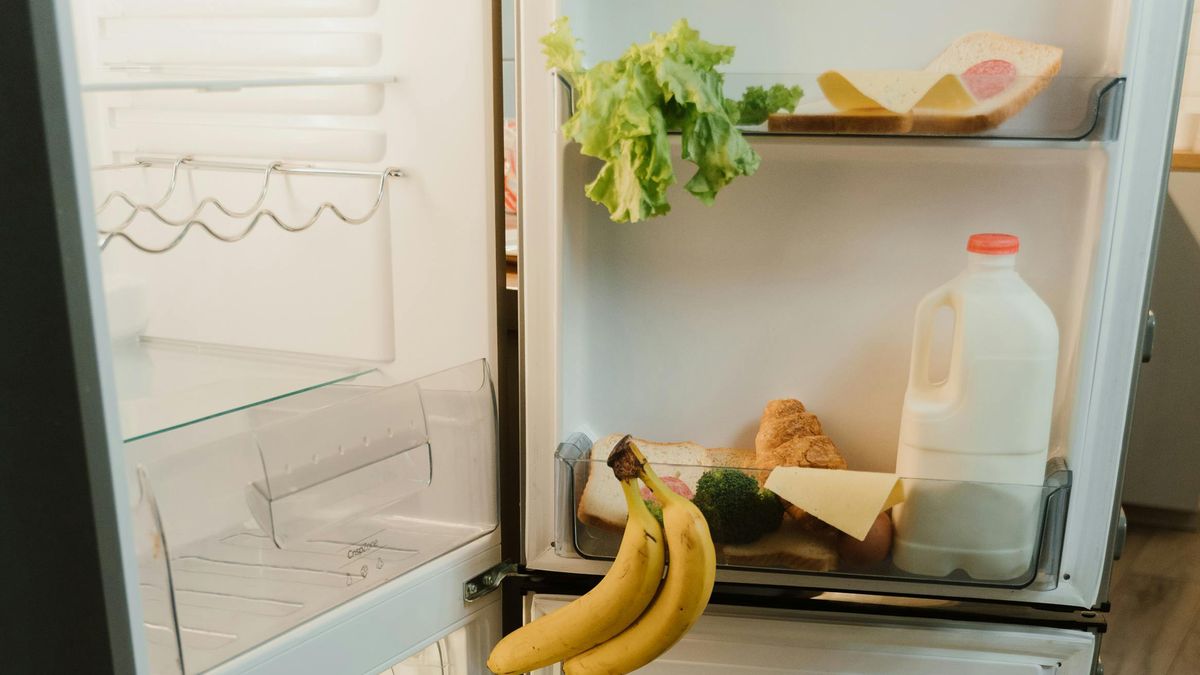 7 продуктів, які псуються в дверцятах: ваш холодильник скаже "дякую"!