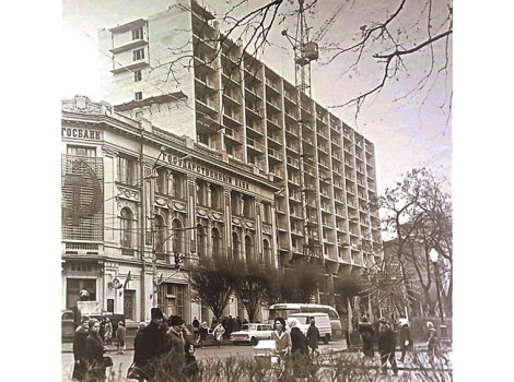 Лотос: Як будували легенду. Соцмережі розкривають таємниці культового об'єкту.