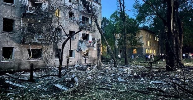 Дніпро під вогнем: РФ бомбардувала місто, руйнування та жертви.