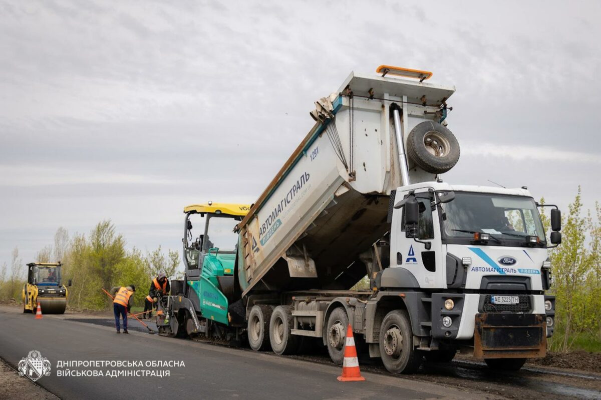 Ремонт доріг Дніпропетровщини 2026: сім завершено, 12 у роботі