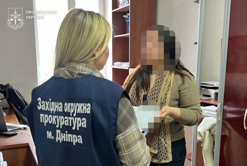 Ексчиновниця Дніпра "кинула" бюджет на 2,8 млн при закупівлі електроенергії для шкіл.