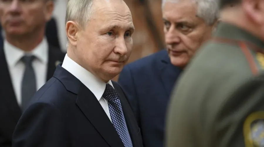 Параноя Путіна: Ґрати та камери в будинках кухарів.