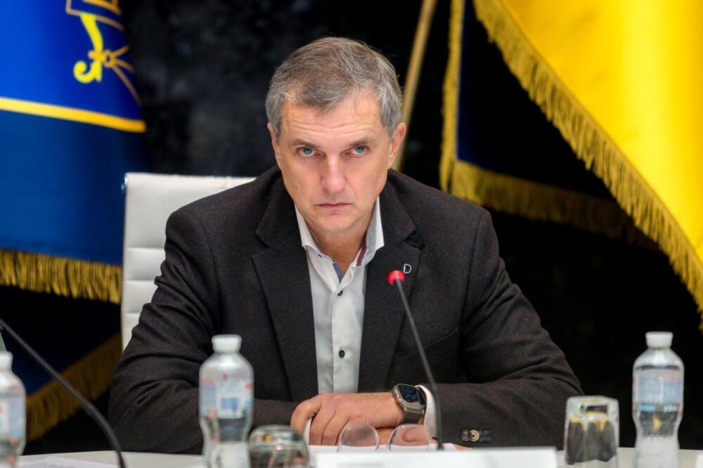Унікальна назва:
Дніпропетровщина: копалини – мільярди збитків державі через оборудки. Прокурор б'є на сполох.