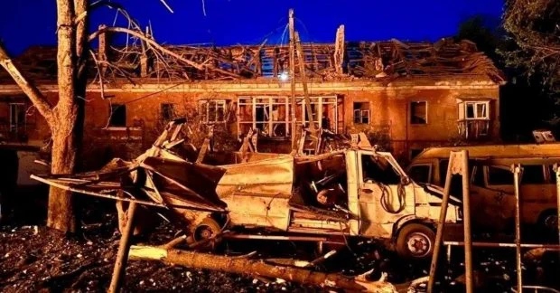 Росія атакувала Дніпро: шокуючі кадри із зони ураження. Число жертв зростає (ВІДЕО)