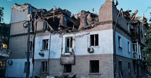 Трагедія на Дніпрі: 16 загиблих, понад 40 поранених від російського удару.