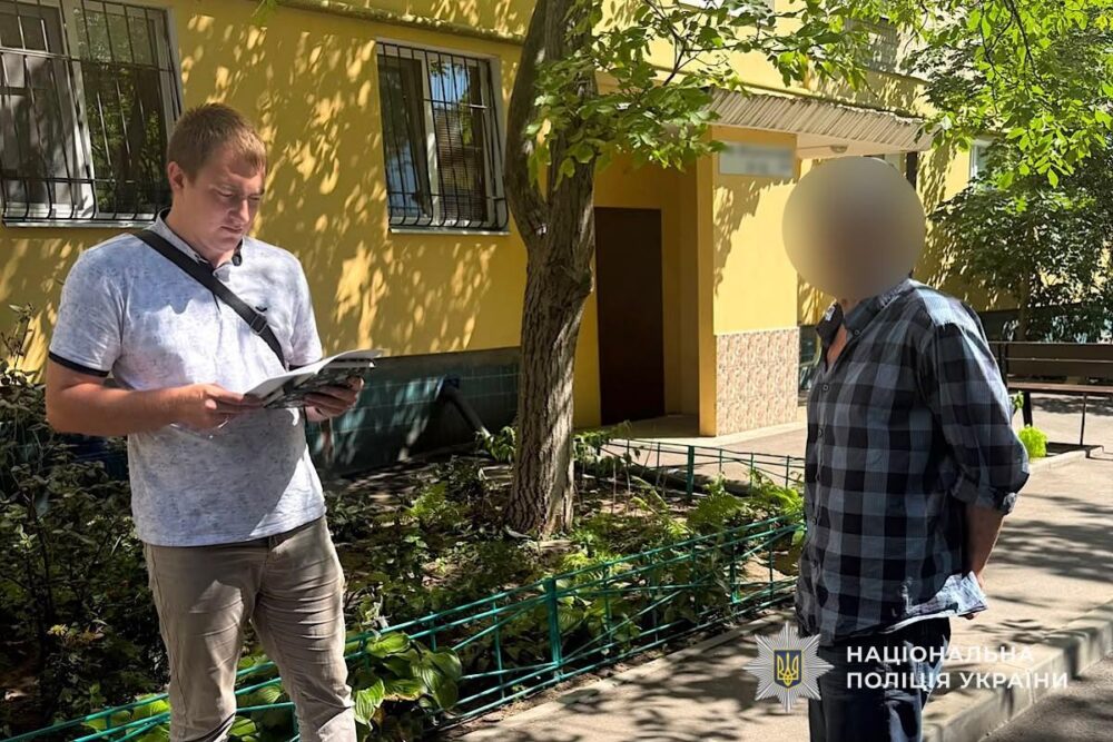 Дніпровський грабіжник напав на пенсіонера у під'їзді (Фото) – Телеканал D1