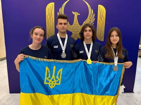 Випускниця ЛІТу здобула срібло на Міжнародній олімпіаді з інформатики