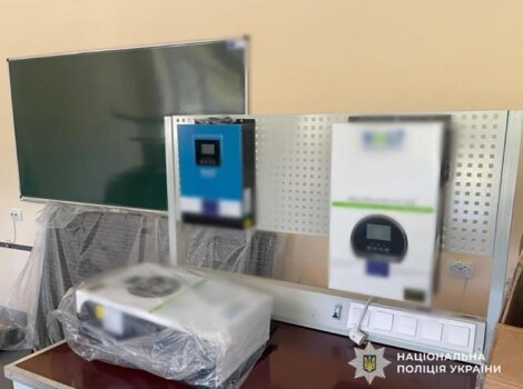 Чиновниця з Кам'янського підозрюється у завданні майже 700 тисяч гривень збитків через переплату за обладнання для сонячних станцій